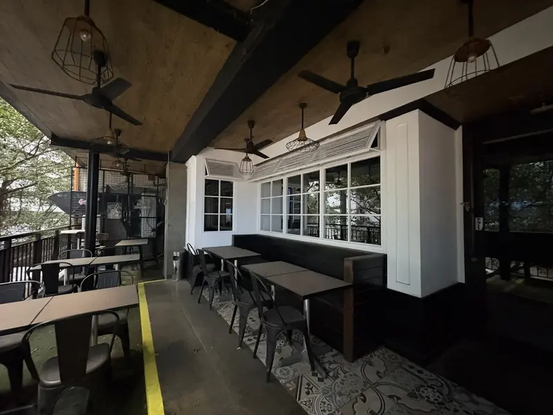 196 sqm commercial space for lease in Makati City