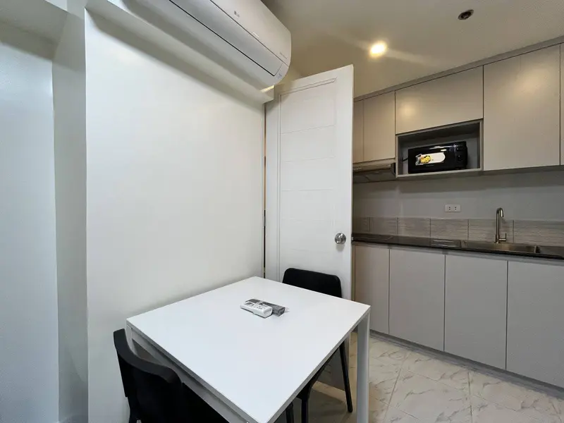 2-bedroom condo for rent in Victoria de Makati, photo 3