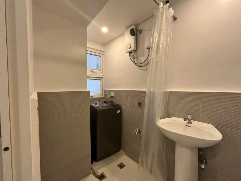 2-bedroom condo for rent in Victoria de Makati, photo 4