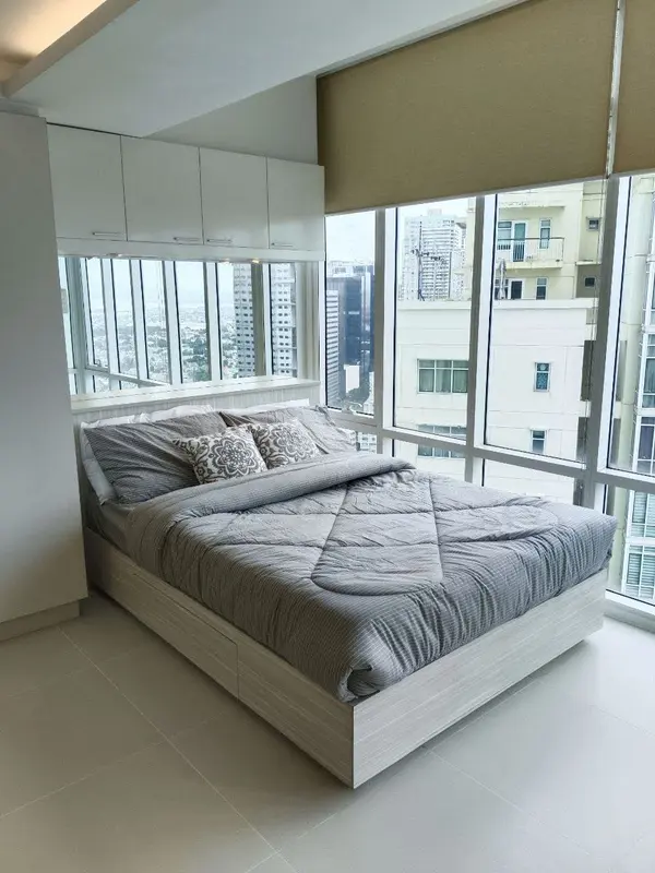 Studio · Red Oak at Two Serendra