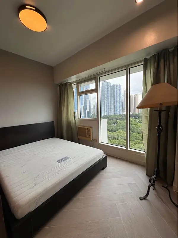 Studio · Fifth Avenue Place