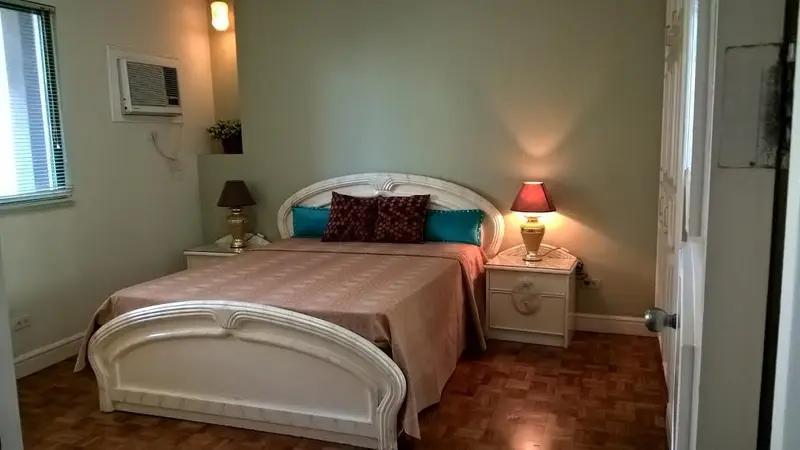 1 BR · Alpha Salcedo