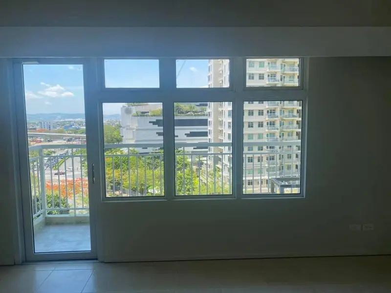 Encino at Two Serendra 1室公寓出租，第 2 张照片