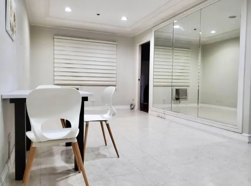 1 BR · Alpha Salcedo