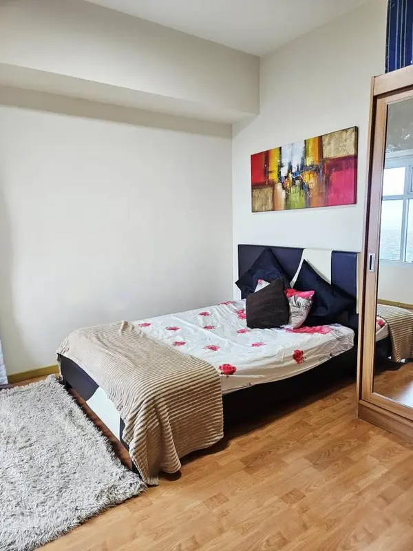 1-bedroom condo for rent in The Trion Towers, photo 4