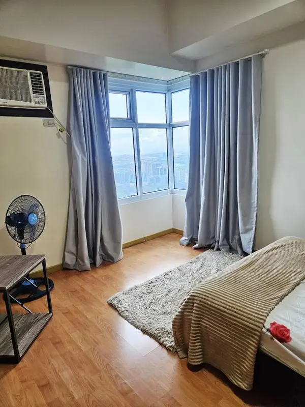 1-bedroom condo for rent in The Trion Towers, photo 5