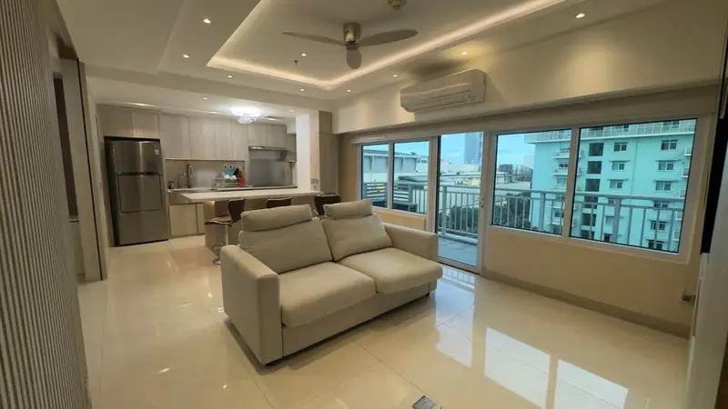 【賃貸】Mahogany Tower at One Serendraの1ベッドルームのコンドミニアム、写真2
