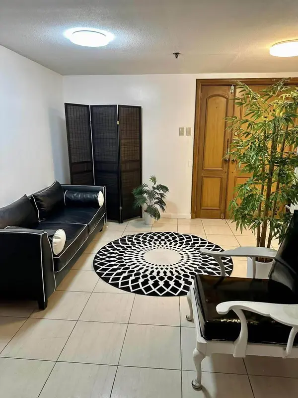 1-bedroom condo for rent in One Lafayette Square, photo 2