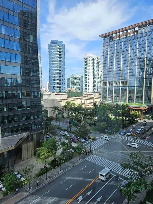 2 BR · One Rockwell
