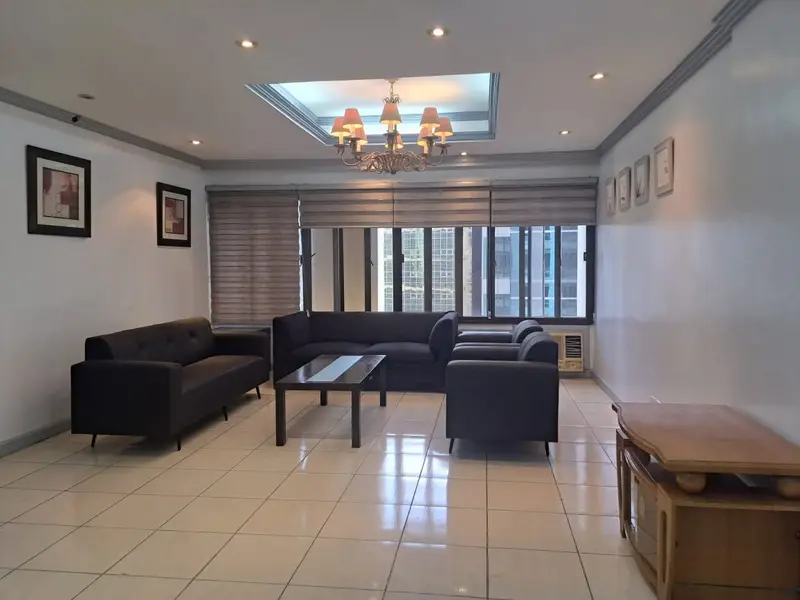 2 BR · Manhattan Square