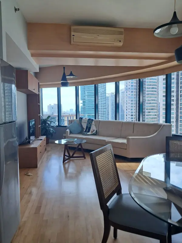 2 BR · One Rockwell