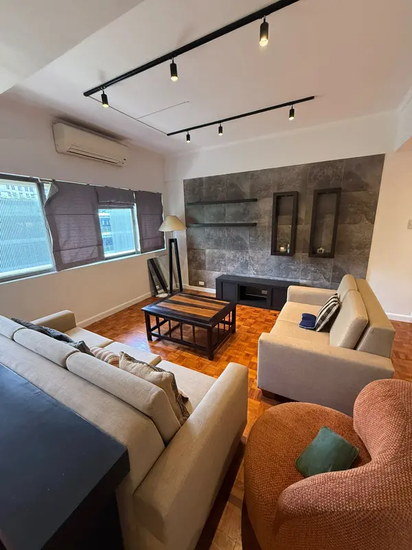 2 BR · The Renaissance