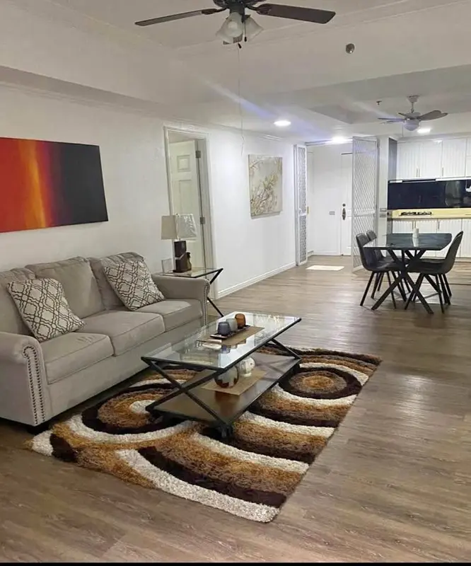 2 BR · Renaissance 2000