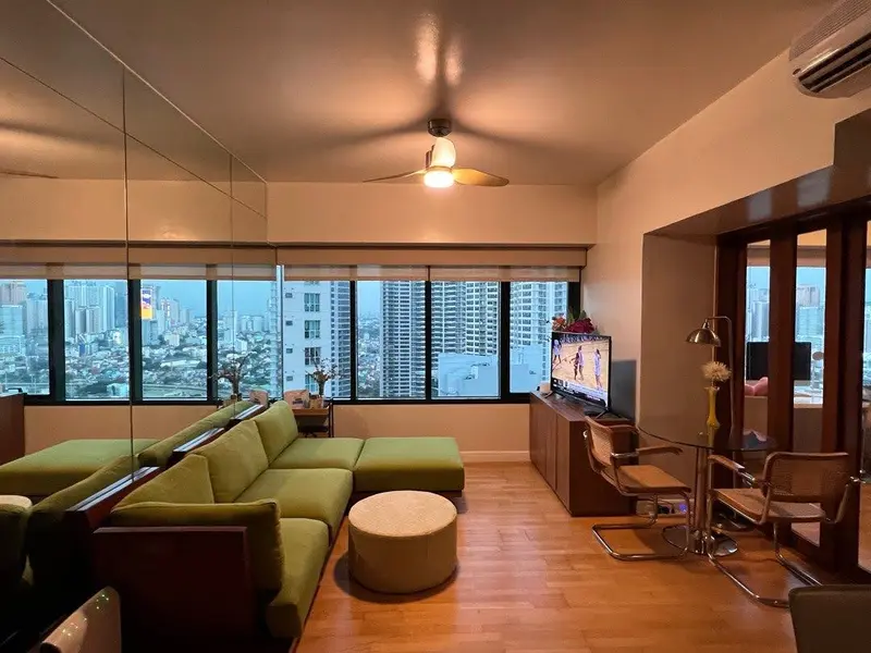 2 BR · One Rockwell