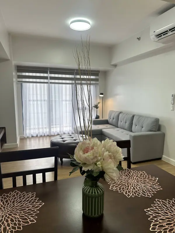2 BR · Park Triangle Residences