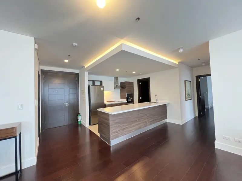 2-bedroom condo for rent in Garden Towers, photo 3