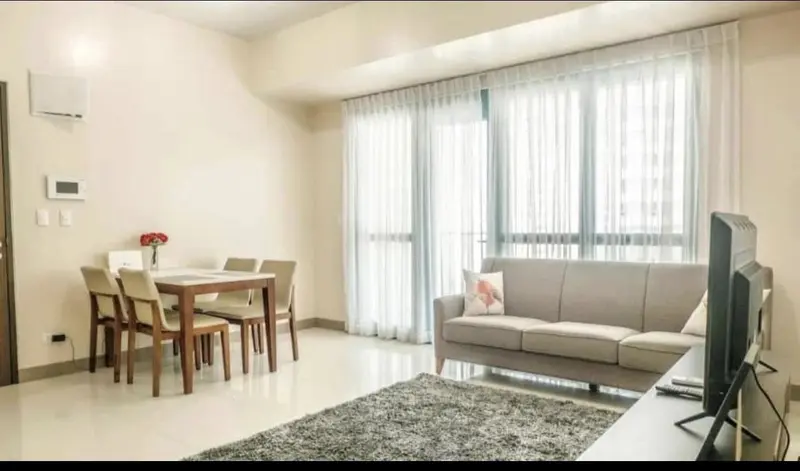 【賃貸】One Uptown Residencesの2ベッドルームのコンドミニアム、写真2