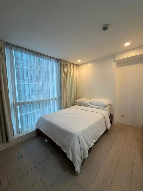 One Uptown Residences 2베드룸 콘도 임대, 사진 3