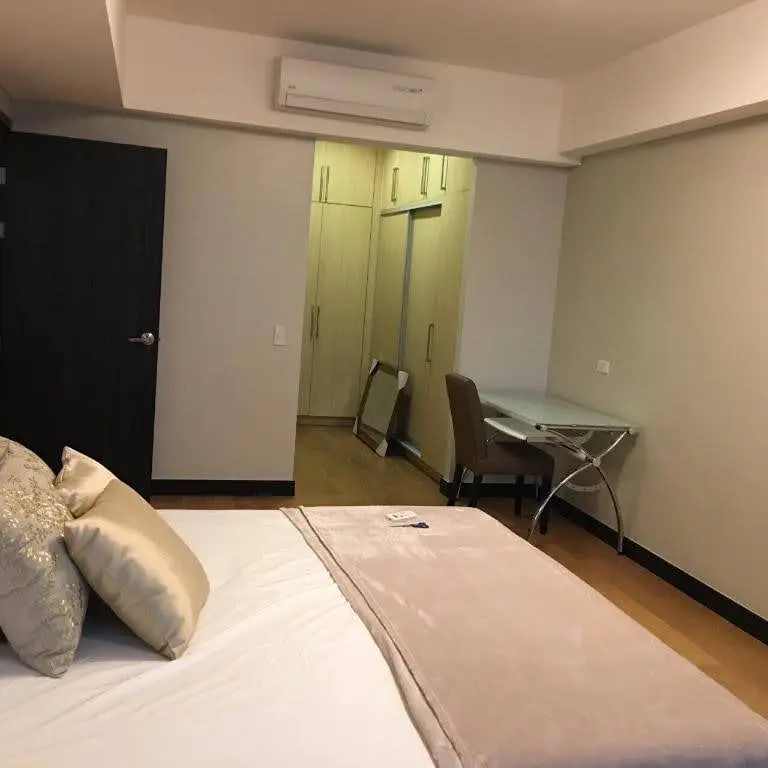 2-bedroom condo for rent in West Tower at One Serendra, photo 2