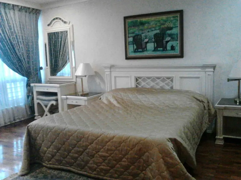 3 BR · Easton Place