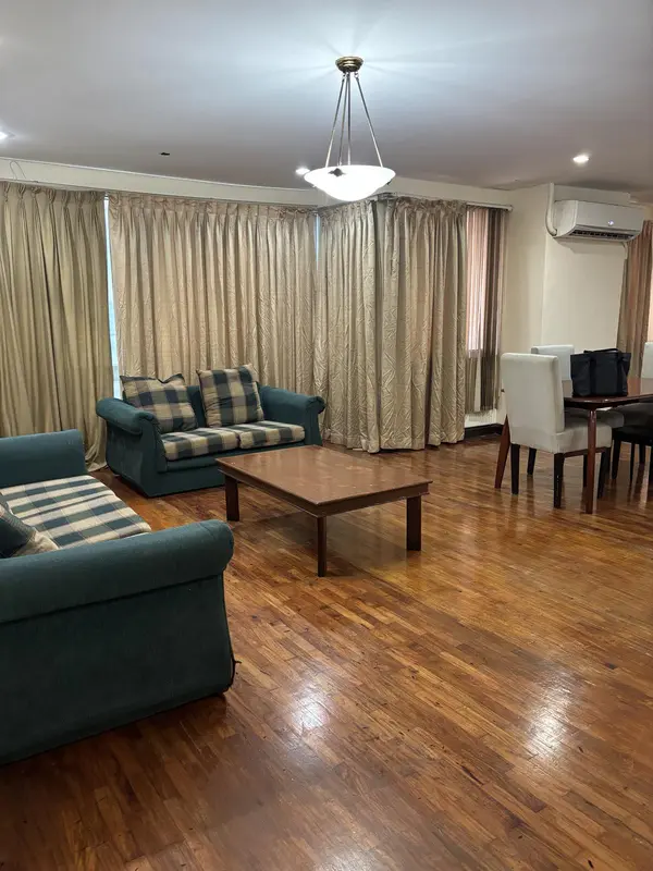 3 BR · Easton Place