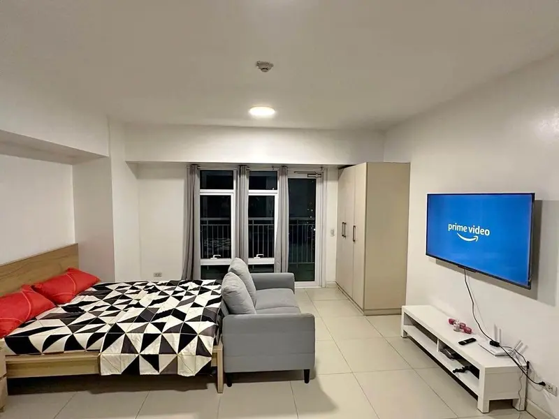 Studio · Red Oak at Two Serendra