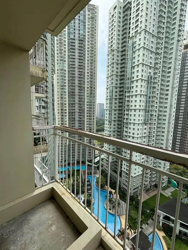 Aston at Two Serendra 스튜디오 콘도 매매, 사진 4