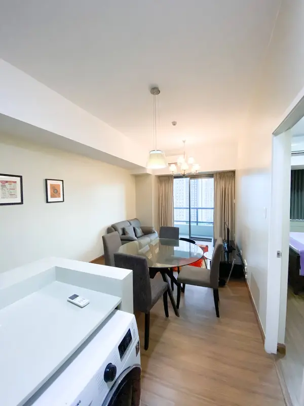 1 BR · Shang Salcedo Place