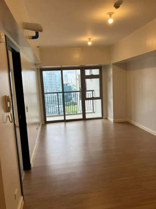 1 BR · Park Triangle Residences