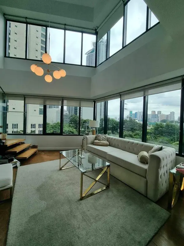 1 BR · One Rockwell