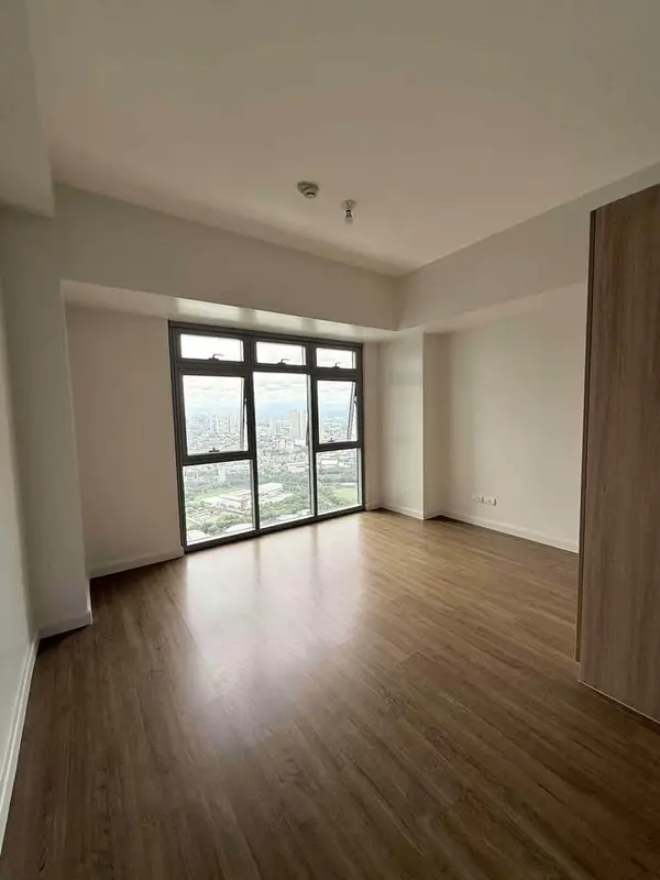 1 BR · Park Triangle Residences