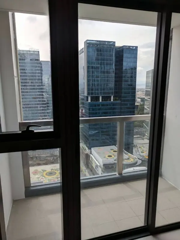 【売買】Uptown Ritz Residenceの2ベッドルームのコンドミニアム、写真3