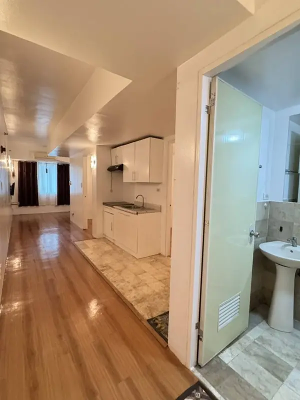 2 BR · Burgundy Mckinley Place