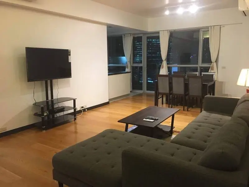 【売買】East Tower at One Serendraの2ベッドルームのコンドミニアム、写真2