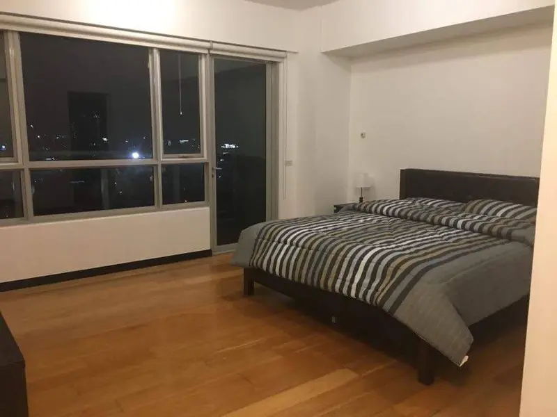 【売買】East Tower at One Serendraの2ベッドルームのコンドミニアム、写真3