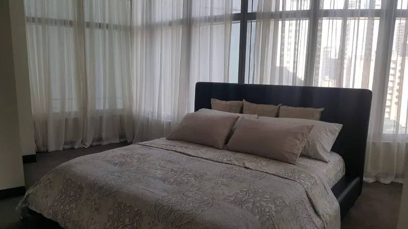 2 BR · One Central