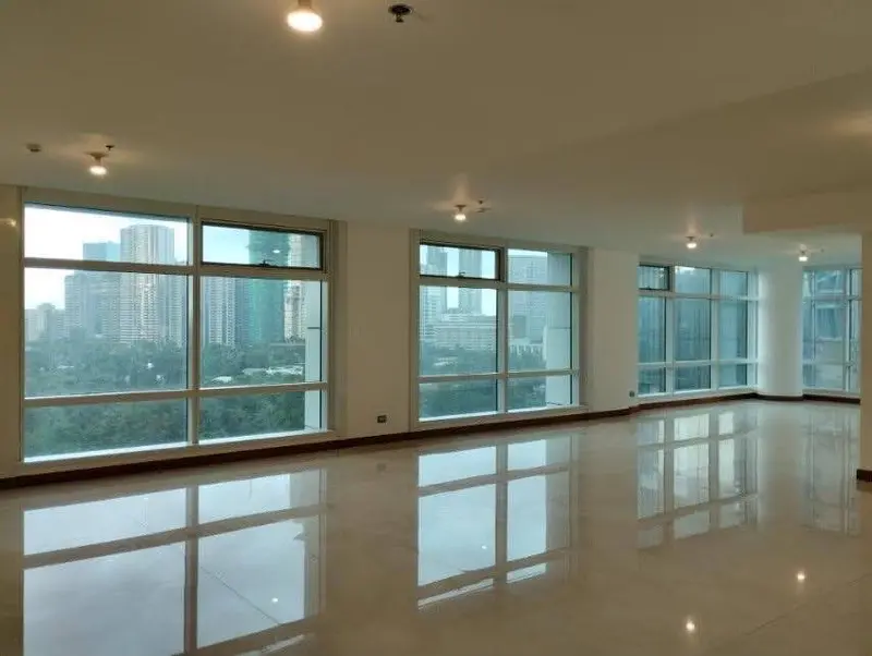 3 BR · Two Roxas Triangle
