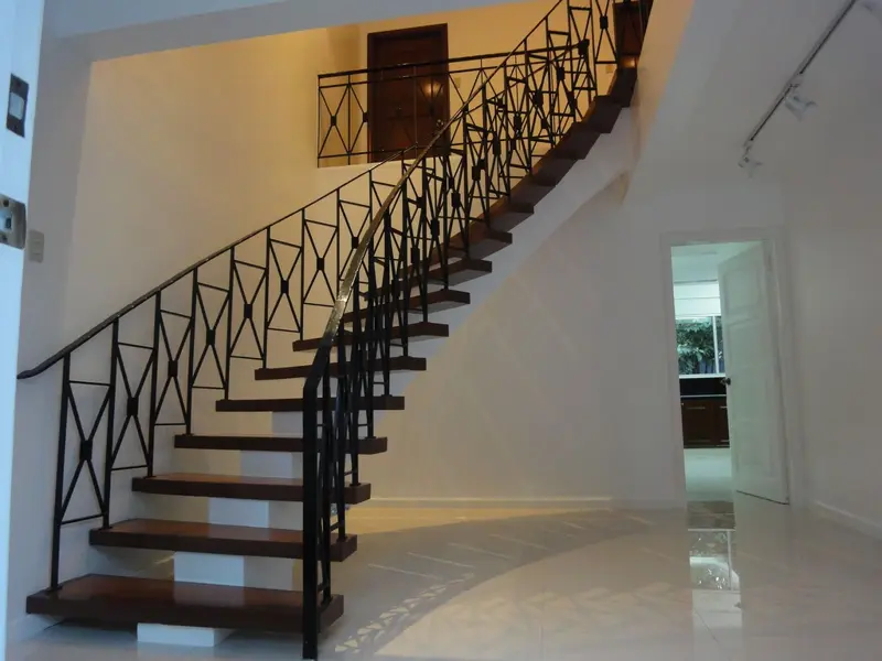 4-bedroom house and lot for rent in Bel-air Village, photo 1