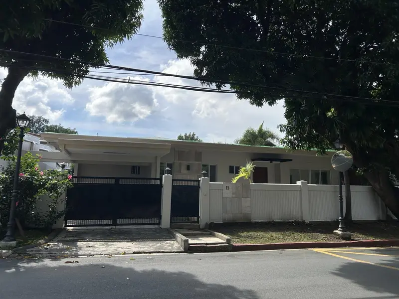 4-bedroom house and lot for rent in San Lorenzo Village