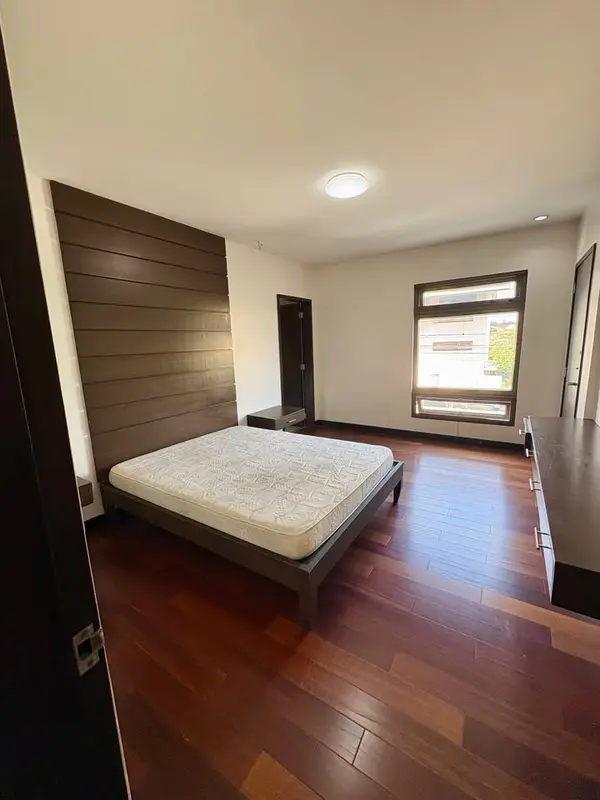 5-bedroom house and lot for sale in Merville Village, photo 1