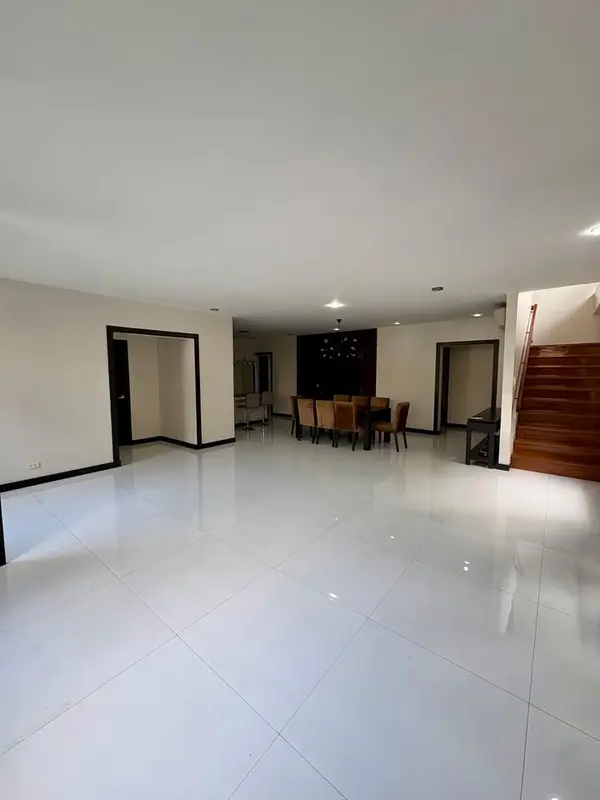 5-bedroom house and lot for sale in Merville Village, photo 3