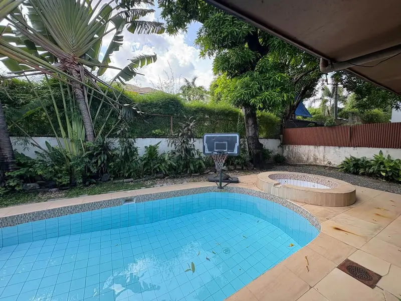 4-bedroom house and lot for rent in Dasmarinas Village
