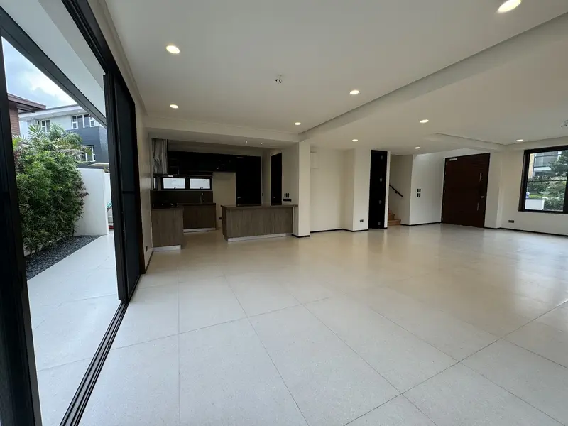 4-bedroom house and lot for sale in Verdana Homes