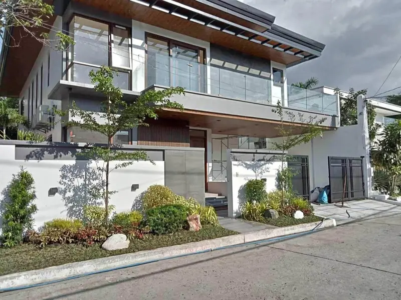 5-bedroom house and lot for sale in Tahanan Village, photo 1