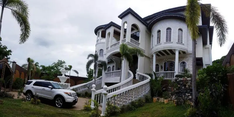 5-bedroom house and lot for sale in Beverly Hills Subdivision