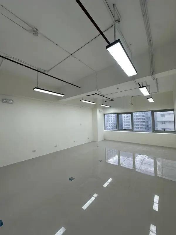 One Park Drive 사무실 임대, 사진 3