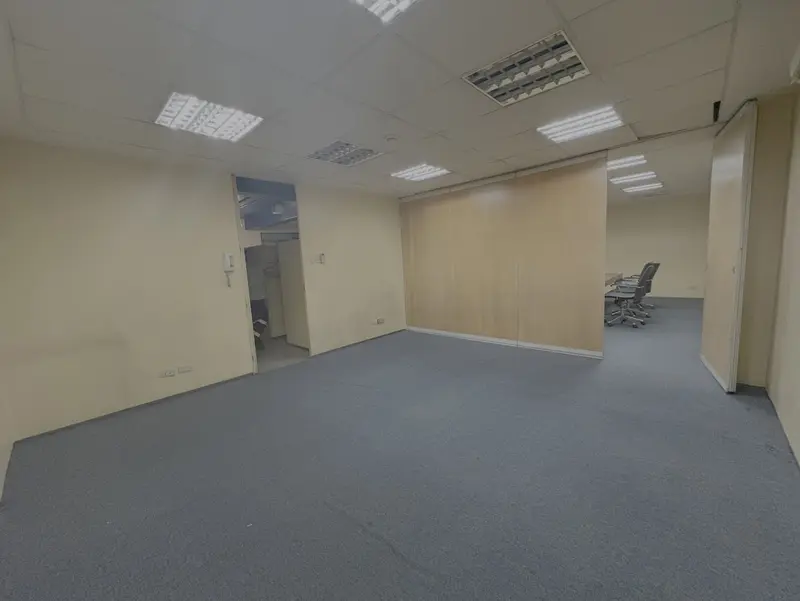 818 Building 办公室出租，第 2 张照片